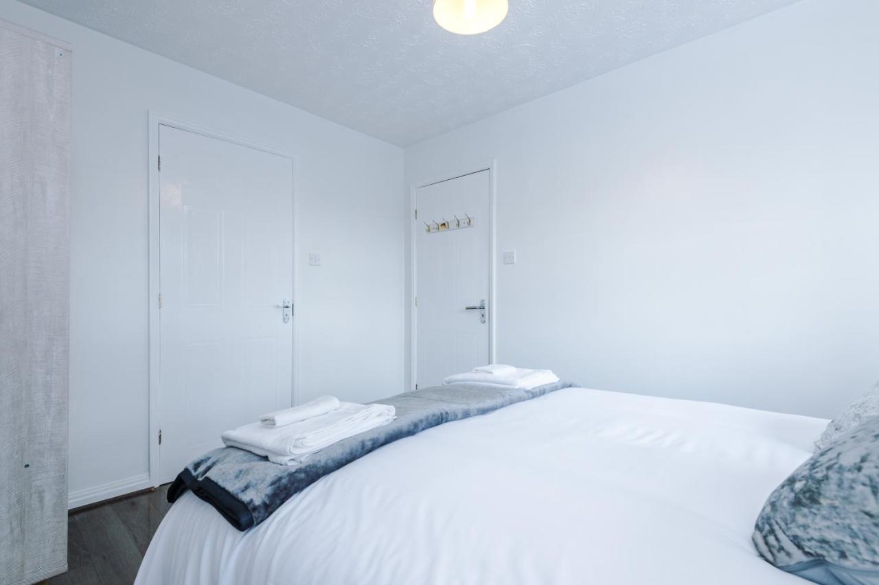 Apartment Cozy Away From In Manchester. Manchester
